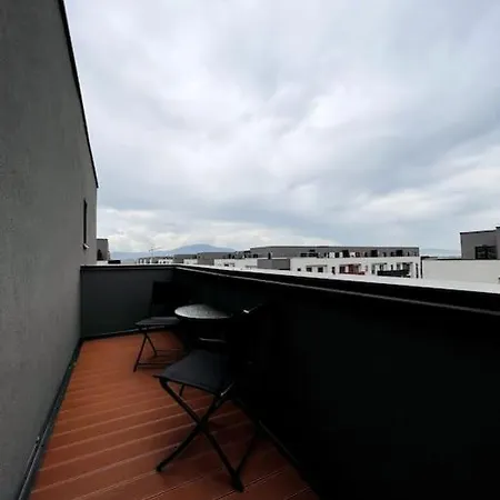 Skylark - Singapore Penthouse With Jacuzzi & Panoramic View Brasov