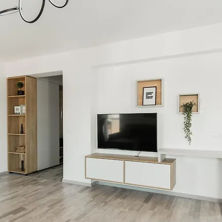 Skylark - Singapore Penthouse With Jacuzzi & Panoramic View * Brasov